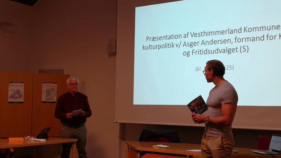 Formand for Kultur og Fritidsudvalget Asger Andersen og Kulturdebatør Lasse Marker