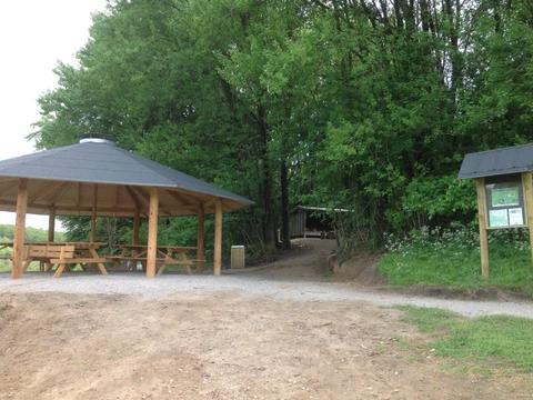 Shelter og bålhytte