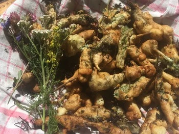 friterede blomster og rejer