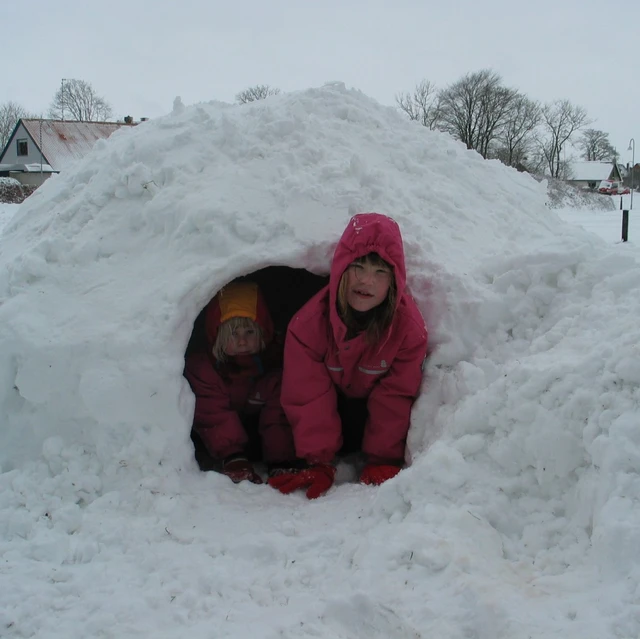 Barn i snehule