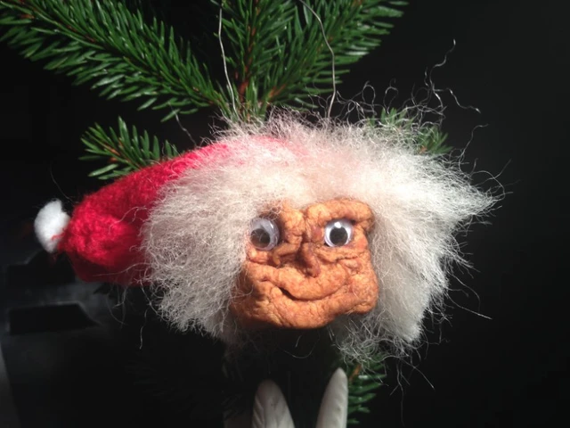 Billede af nisse lavet af et gammelt rynket æble