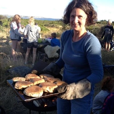 Tangboller bagt over bål