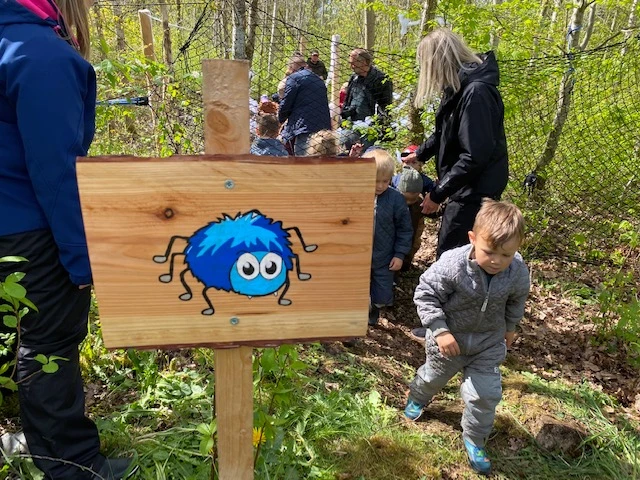 Billede af skilt fra krible krable skoven