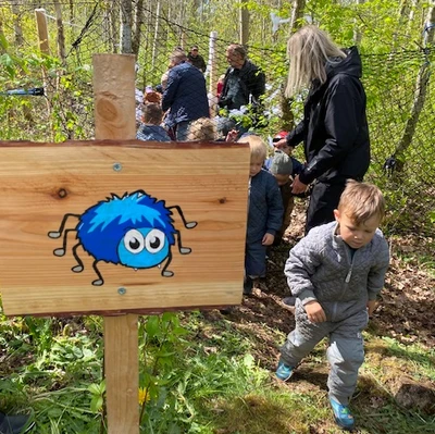 Billede af skilt fra krible krable skoven