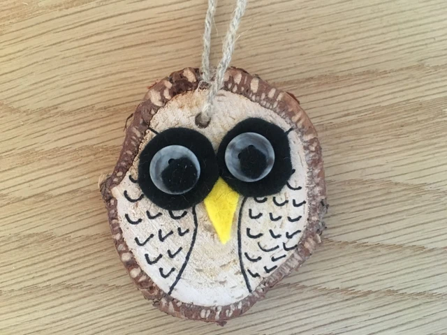 Billede af ugle på træskive