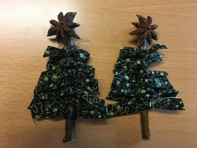 Billede af stofjuletræer