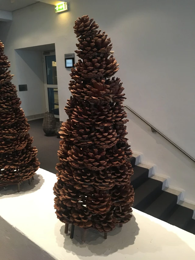 Billede af juletræ af fyrkogler