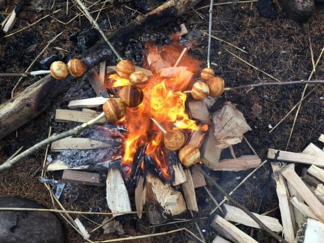 Bål hvor der bliver varmet æbleskiver