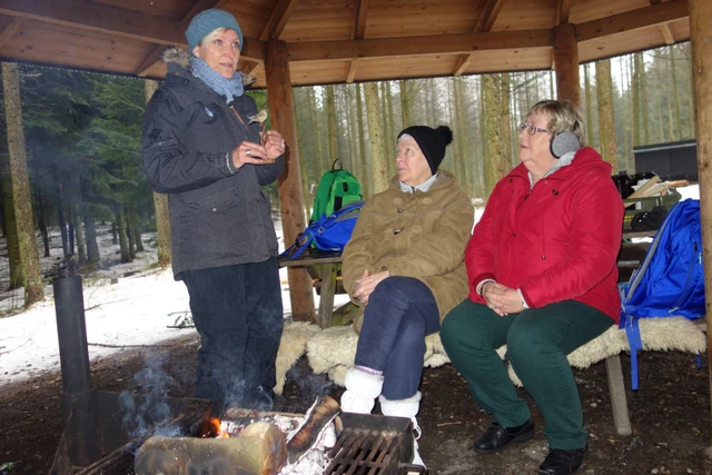 Billede af Karin, der fortæller om Fuglekongen