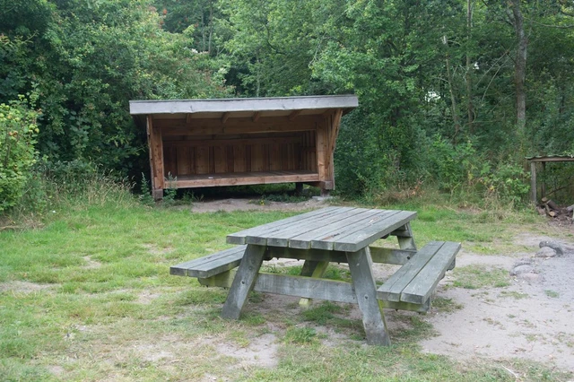 Billede af shelter ved naturbasen på Louns