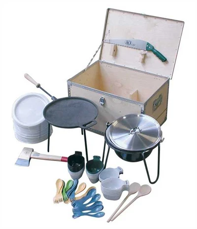 Billede af en bålkasse, hvor man kan se indholdet