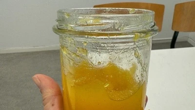 Billede af et glas havtornmarmelade