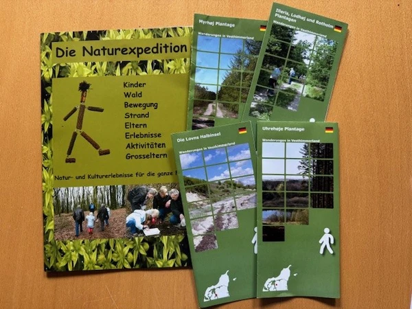 Tyske foldere med informationer om aktiviteter i naturen i Vesthimmerland samt vandreruter i udvalgte dele af den vesthimmerlandske natur