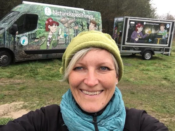 Karin Winther foran grejbussen