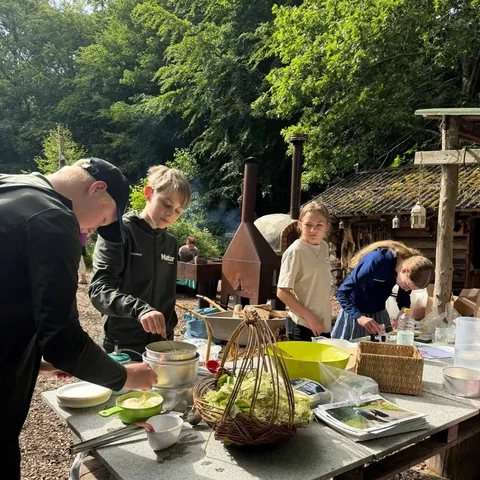 NaturTalenter laver mad i skoven