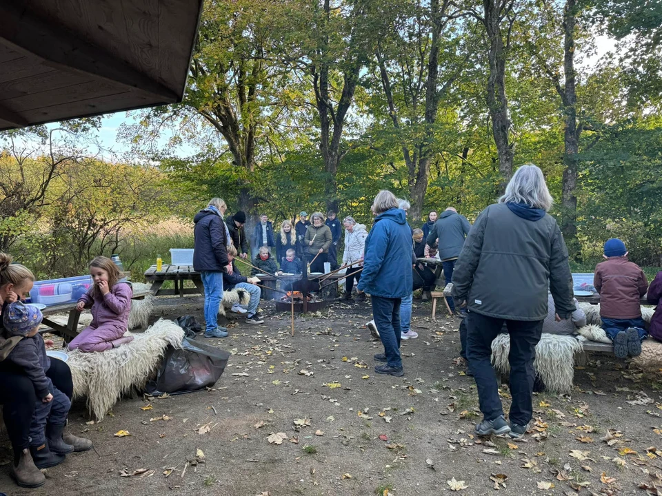 Hygge om bålet i Aars Skov