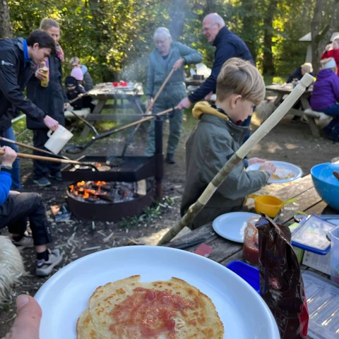 Bålhygge og pandekager i skoven